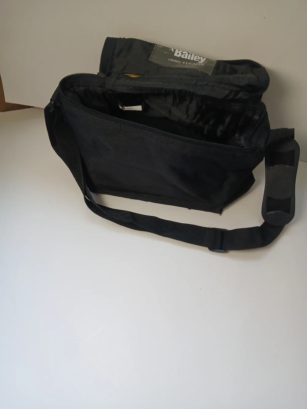 Vintage, Men's Black Messenger Camera Crossbody Bag - Brand BAILEY.
